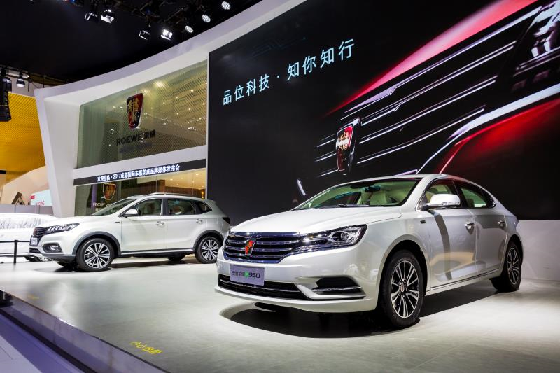 全新荣威950、荣威e950定义“高级轿车” 成都车展亮相售价16.88万起 互联网汽车上市一周年 系统升级带来颠覆式进化