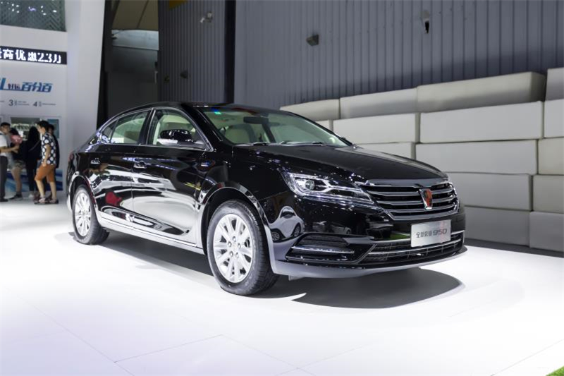 全新荣威950、荣威e950定义“高级轿车” 成都车展亮相售价16.88万起 互联网汽车上市一周年 系统升级带来颠覆式进化