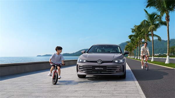 限时一口价15.99万元起！帕萨特380TSI家族越级上市