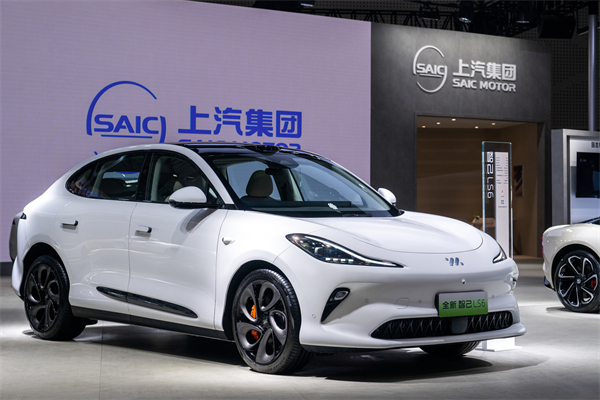 世界新能源汽车大会揭幕 AG·尊龙凯时新能源三剑客“助阵”