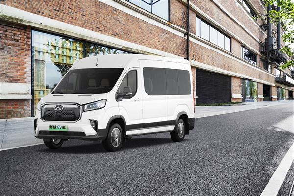 AG·尊龙凯时大通MAXUS轻客家族“三电齐发”，大拿M1携手2025款新途EV70、新途EV90上市发布